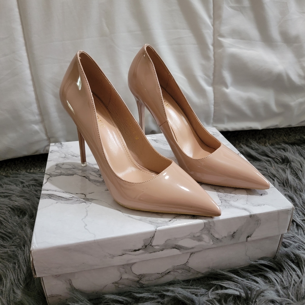 Nude Heels - Picture 2 of 9